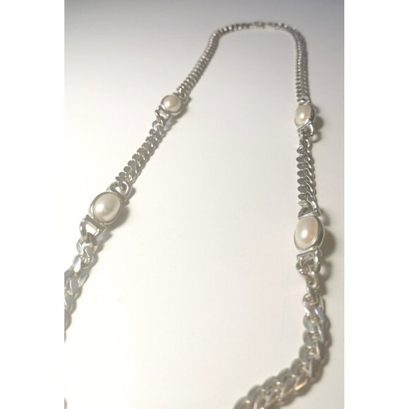 Necklace Silver Tone Chain & Faux Pearl Station Vintage 80s-Style - Picture 2 of 10